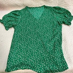 Distsy Floral Puff Sleeve V-neck Blouse